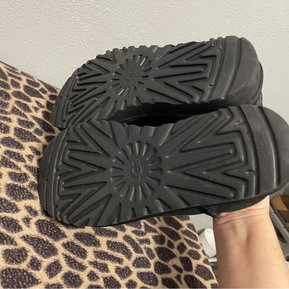 UGG Ultra Mini Classic Slip On Casual Boots Black Suede Modest Womens 8 - Picture 6 of 9